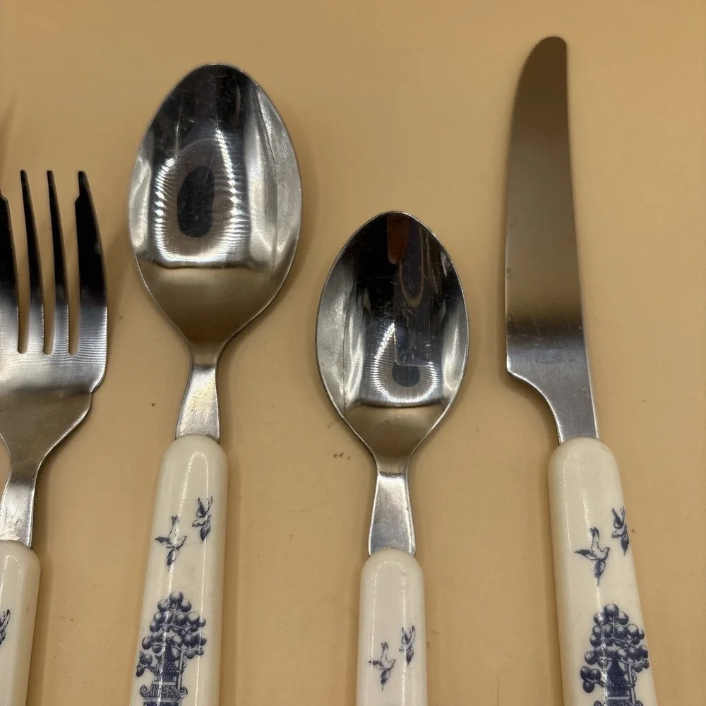 VTG Blue Willow Handled Flatware Stainless Steel 5 Piece Set Knife Forks Spoons